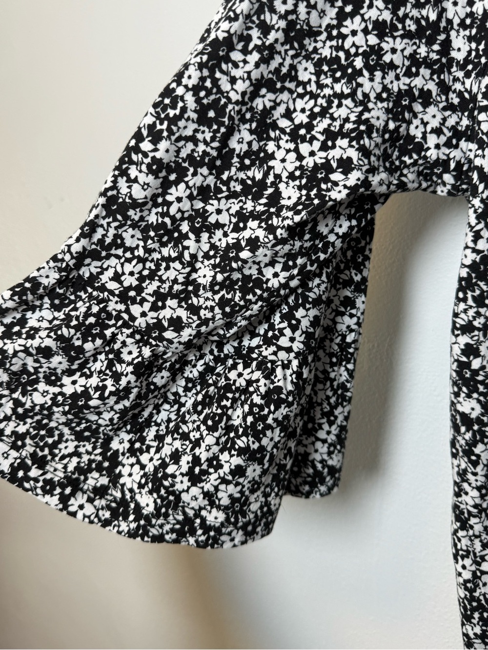 Michael Kors Black and White Floral Bell-Sleeve Blouse - Picture 6 of 6